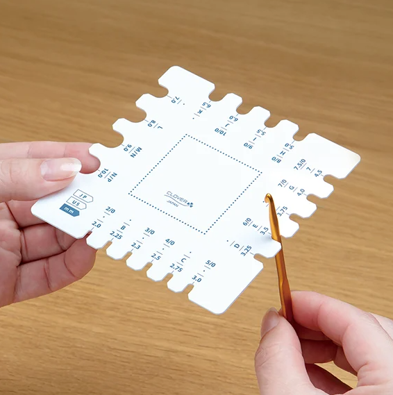 CLOVER SWATCH RULER AND NEEDLE GAUGE